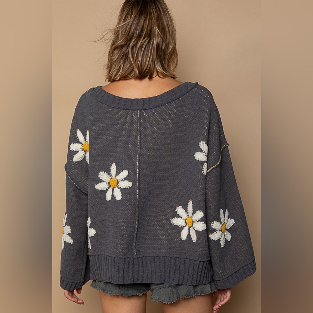#163 New! Pol Oversized Flower Sweater Front/Back - Picture 3 of 4